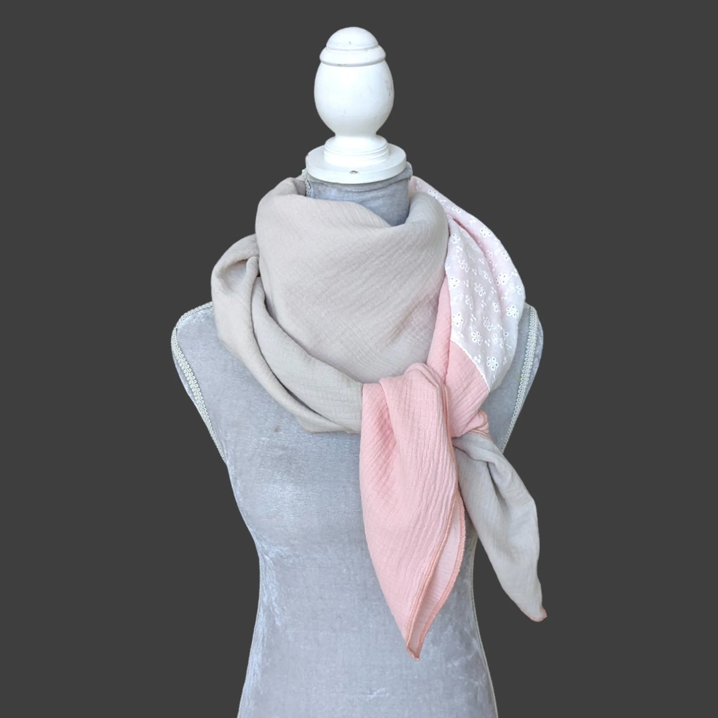 Musselin Halstuch - leicht Rosa-Blümchen bestickt-Beige