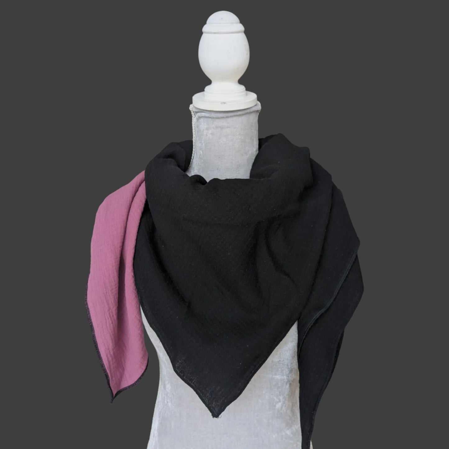 Musselin Halstuch Damen - Black Edition - Traum Tuch